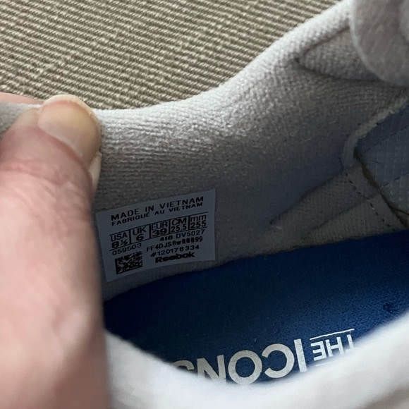 Classic Reebok sneakers. Size 8.5 - Picture 4 of 10